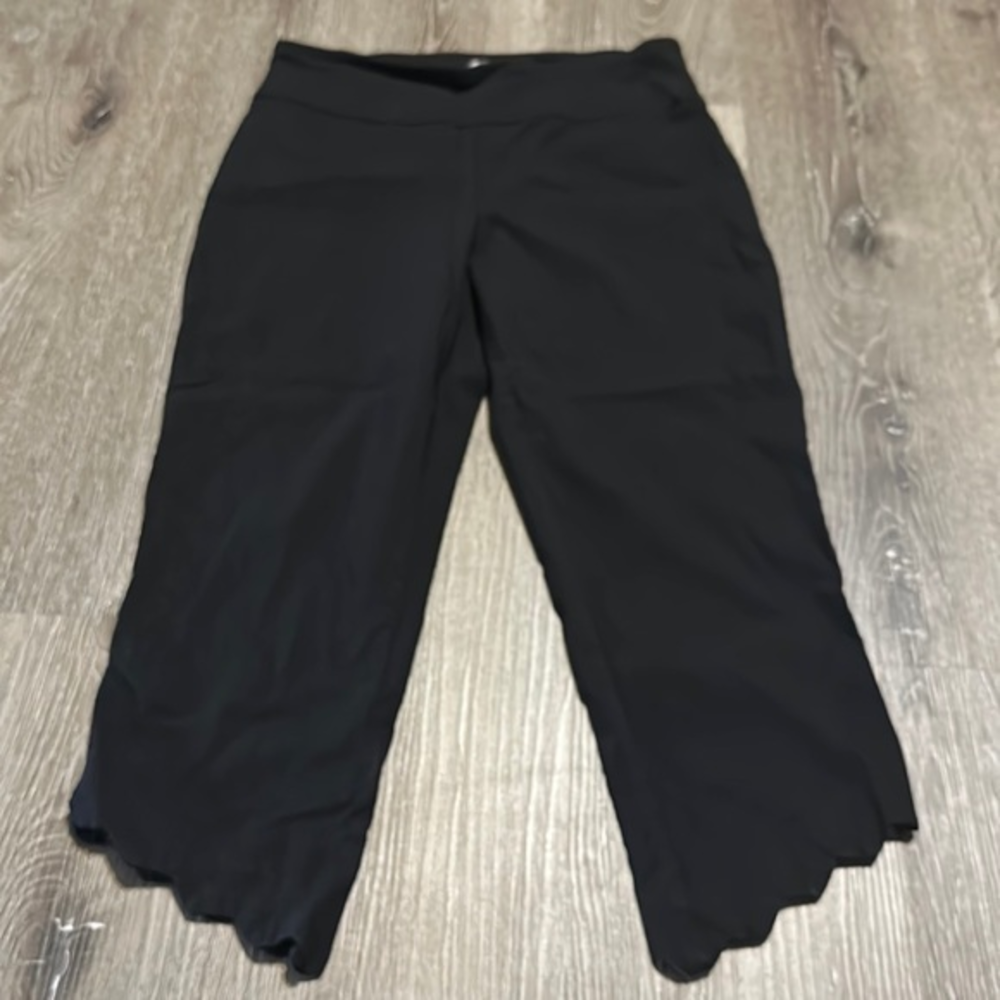 Ladies black‎ capris by contemporary